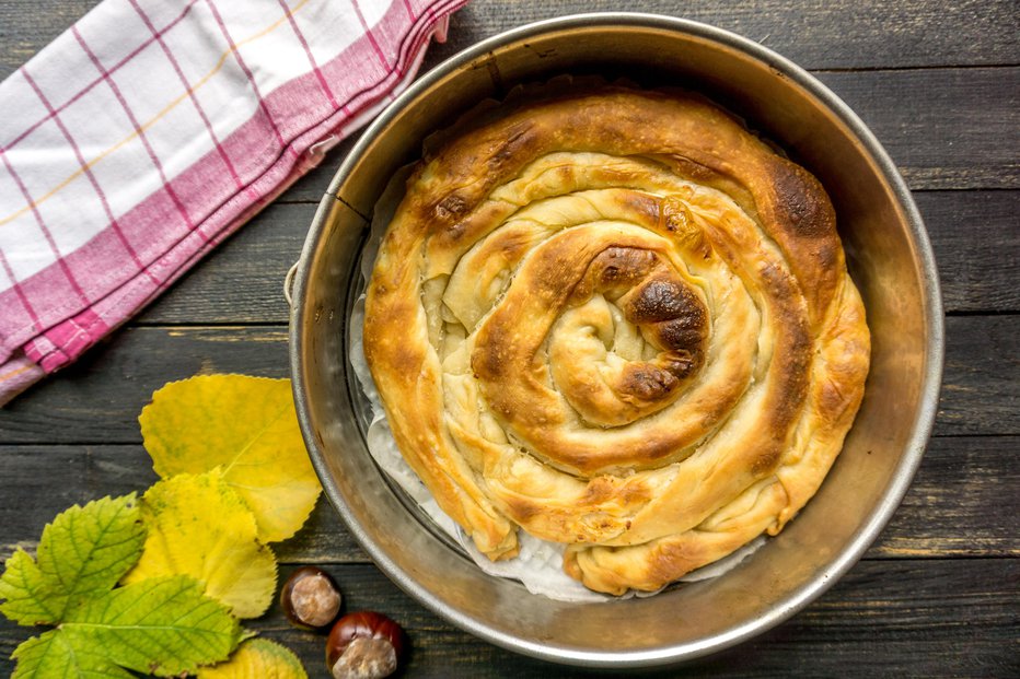 Fotografija: Homemade Traditional Serbian Gibanica with cheese horizontal view from above FOTO: Mysteryshot Getty Images/istockphoto