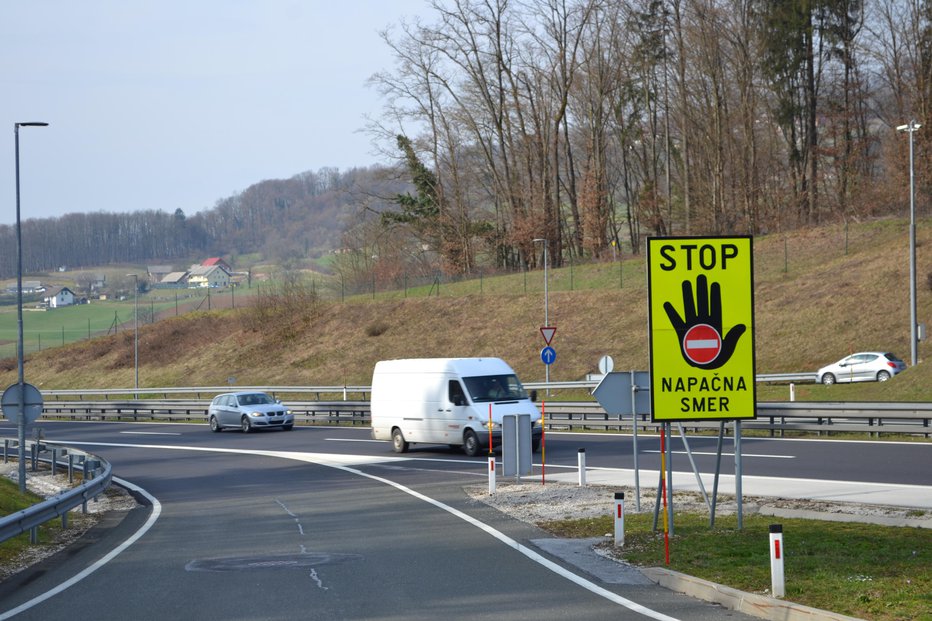 Fotografija: Vožnja po avtocesti v napačno smer je izredno tvegano početje. FOTO: Tanja Jakše Gazvoda