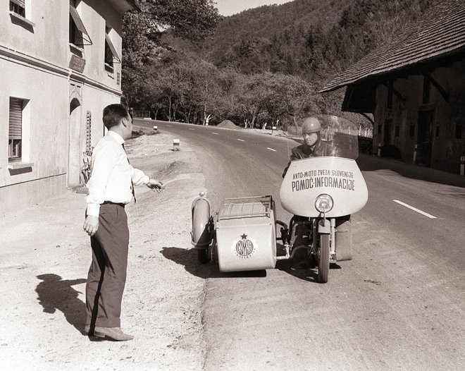 Potujoči servis AMZS leta 1960 FOTO: Dragiša Modrinjak/Wikimedia Commons