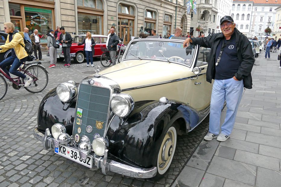 Fotografija: Adolf Sitar in njegov Mercedes-Benz 170 S cabrio