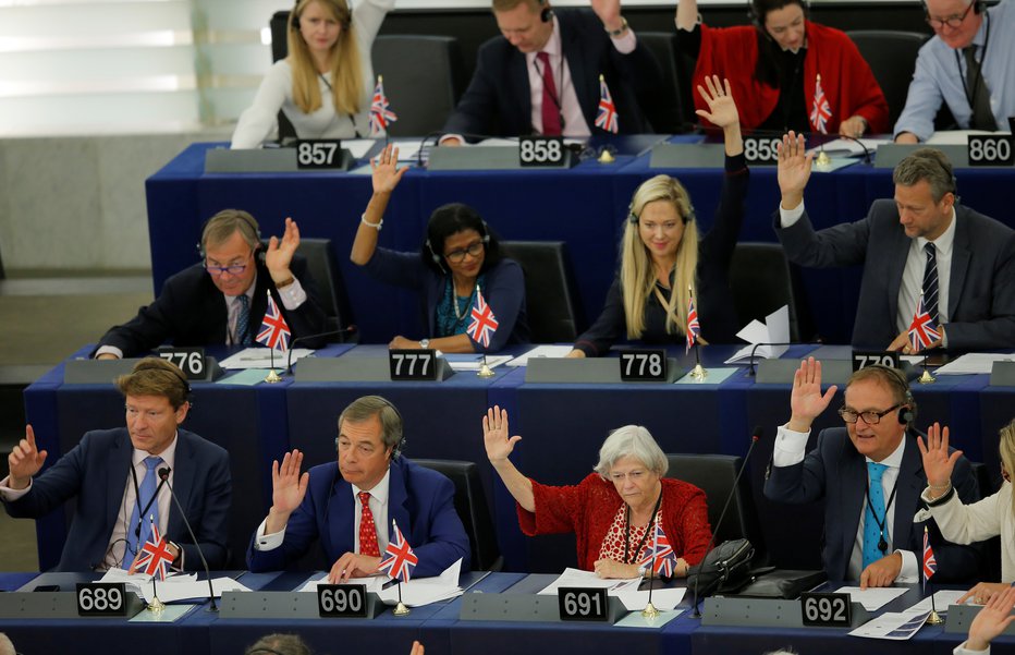 Fotografija: Brexit Party leader Nigel Farage and Brexit party members take part in a voting session on Brexit at the European Parliament in Strasbourg, France, September 18, 2019. REUTERS/Vincent Kessler FOTO: Vincent Kessler Reuters