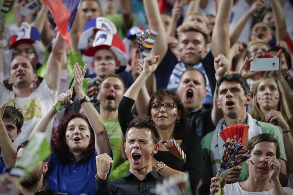 Fotografija: Slovenski navijači bodo zagotovo glasni tudi v Parizu. FOTO: Uroš Hočevar