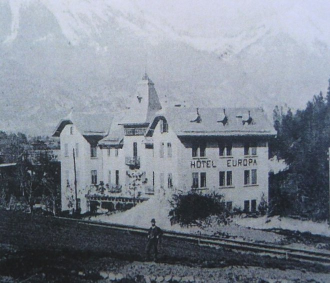 Hotel Evropa je imel v času Florjančičeve mladosti 45 postelj, in ne 45 sob.