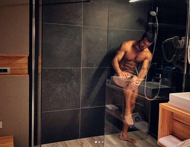 Marko Potrč pod prho. FOTO: Instagram