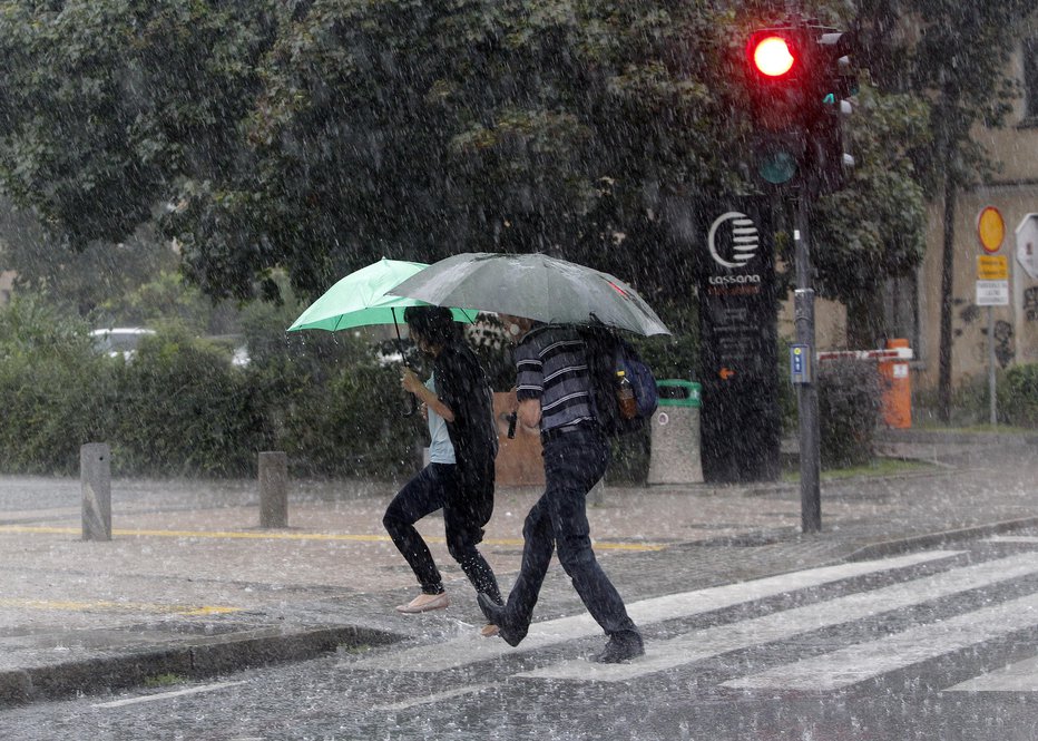 Fotografija: V naslednjih dneh nas bodo ponekod zajele obilnejše padavine. FOTO: Mavric Pivk, Delo
