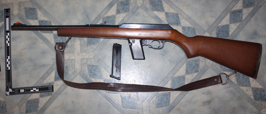 Fotografija: Zasežena puška, za katero lastnik ni imel ustreznih dovoljenj. FOTO: PP Krško