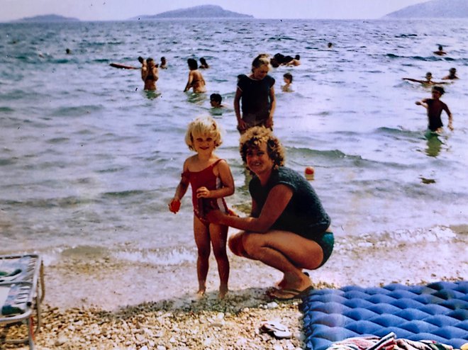 »Mama je moj navečji navdih,« ne skriva Danica, ki že od nekdaj obožuje morje. Tako je kot deklica čofotala na hrvaški obali.