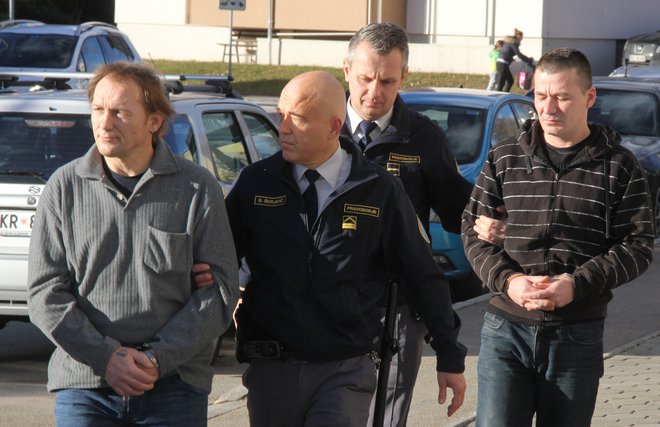 Franc Kleindienst (levo) ni priznal, Alen Lović (skrajno desno) pa je dogodek takoj obžaloval.