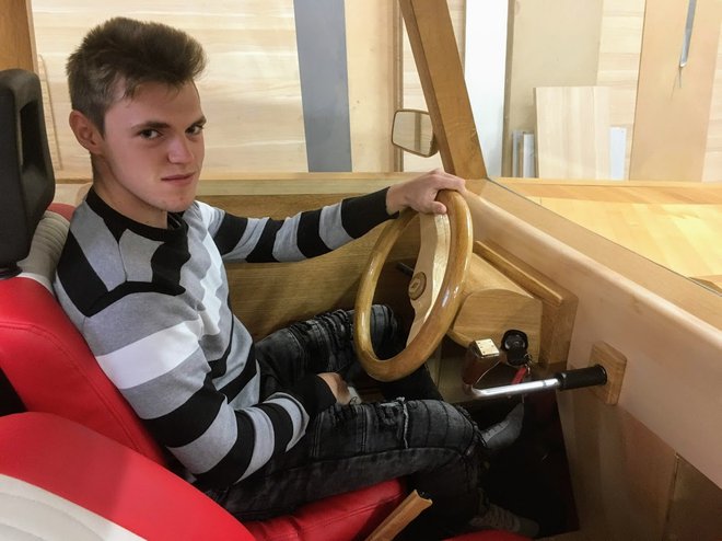 Nejc Laharnar za lesenim volanom FOTO: Jaroslav Jankovič