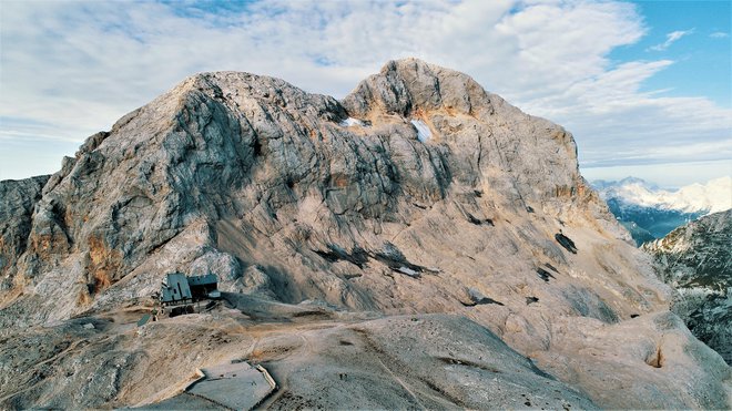 Triglavski ledenik nam je mimogrede izginil, država pa še vedno ne uredi prometa v visokogorju. FOTO: Rok Ciglič, Arhiv Giam Zrc Sazu