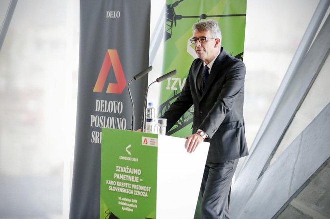 Andrej Kren, glavni direktor Dela, je nagovoril udeležence konference Izvažajmo pametneje – kako krepiti vrednost slovenskega izvoza. FOTO: Uroš Hočevar, Delo