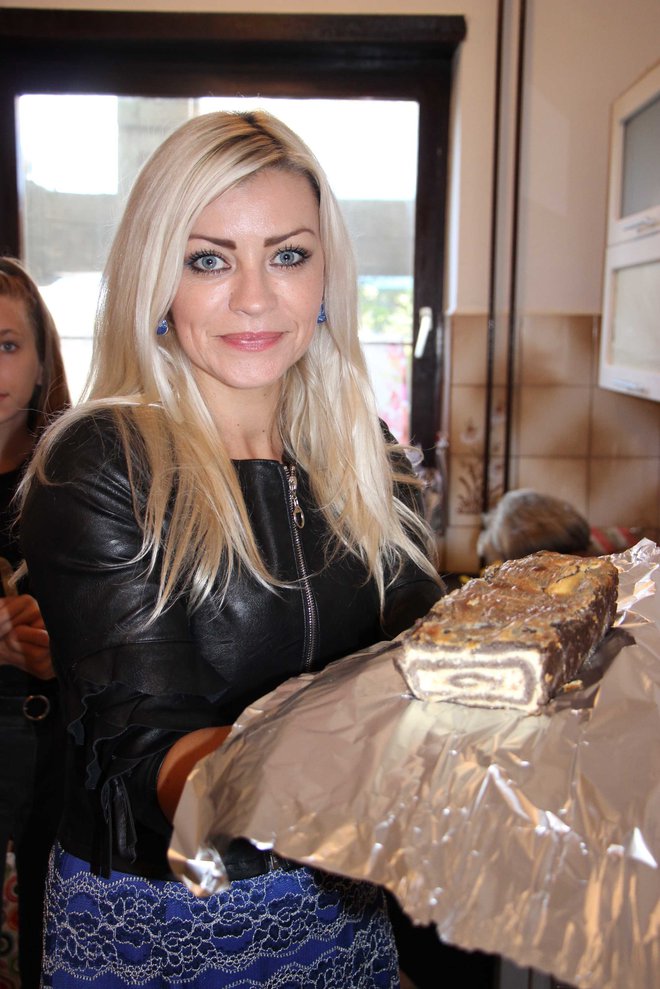 Brigita Šuler, ki je bila nekoč doma blizu Bizeljskega, v Župelevcu, je spekla svoj prvi bizeljski kolač.