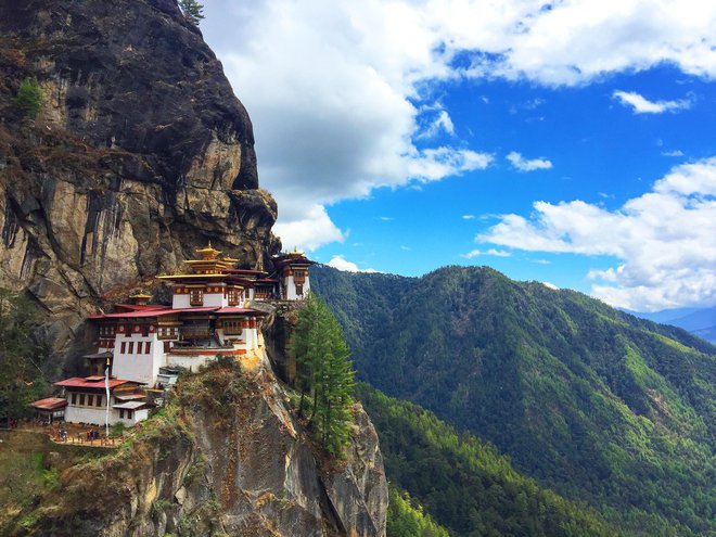 Butan leži v Himalaji, med Indijo in Kitajsko.