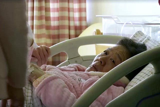 Fotografija: Kitajska 67-letna babica je najstarejša mati.