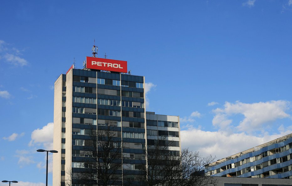 Fotografija: Poslovna stavba družbe Petrol. FOTO: Uroš Hočevar, Delo