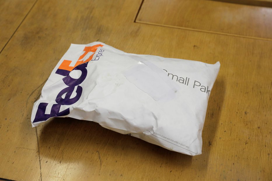 Fotografija: Pošiljka s fentanilom, ki so jo prestregli uslužbenci ameriške carine.
