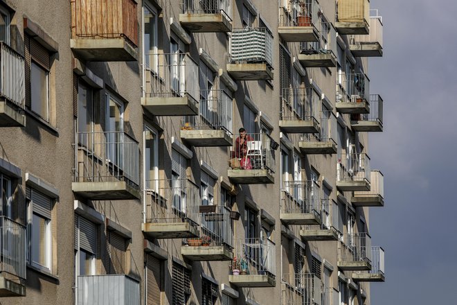 Predlog novega stanovanjskega zakona bi prinesel številne novosti stanovalcem večstanovanskih stavb. FOTO: Voranc Vogel, Delo