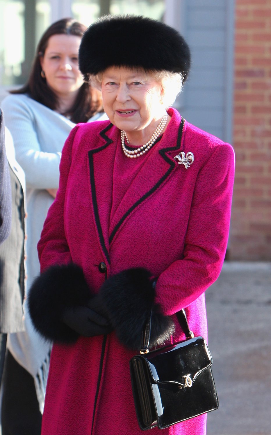 Fotografija: Elizabeta II. je v preteklosti rada oblekla plašče s krznom in krznene kučme. FOTO: Guliver/Getty Images