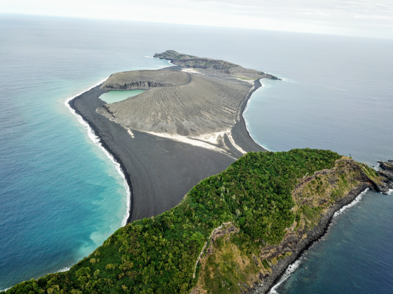 Fotografija: Takole je bil videti tri leta star vulkanski otok. FOTO: Nasa