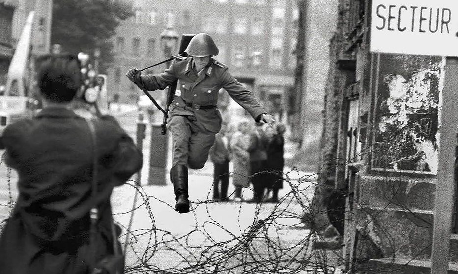 Fotografija: Vojak Conrad Schumann 15. avgusta 1961 FOTO: PETER LEIBNIG