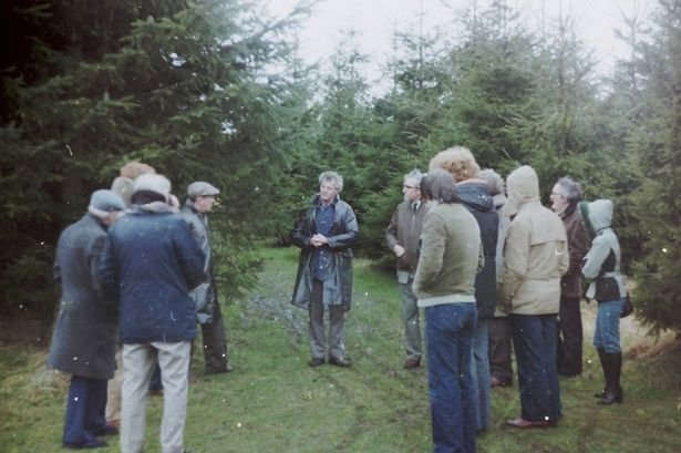 Fotografija: Robert Taylor (na sredini) na jasi, kjer je bilo srečanje. FOTO: West Lothian Courier