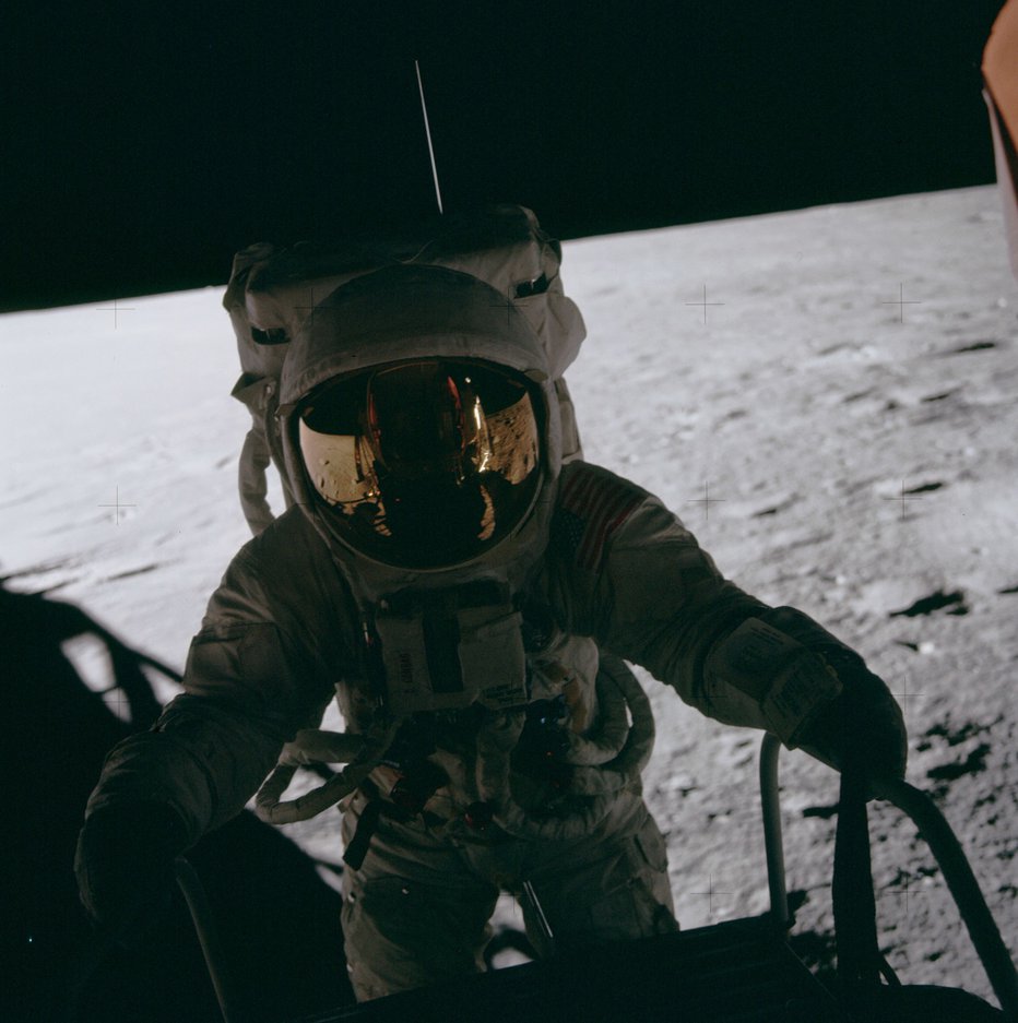 Fotografija: Conrad se je sprehodil po Luni. FOTOGRAFIJE: Nasa