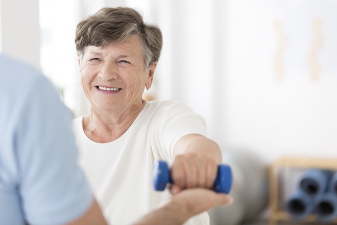 Starejši, ki si želi biti aktiven, naj poišče pomoč strokovnjaka. FOTO: Guliver/Getty Images