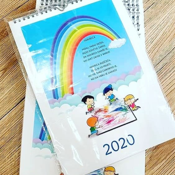 Tako je videti otroški koledar za leto 2020, ki spremlja zbirko pesmic.