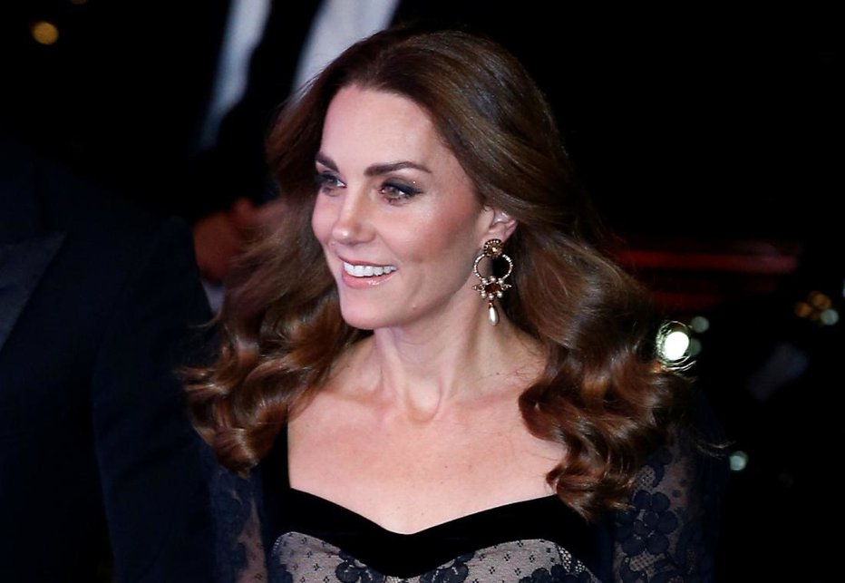 Fotografija: Vojvodinja Kate večkrat pozabi na protokol. FOTO: Reuters