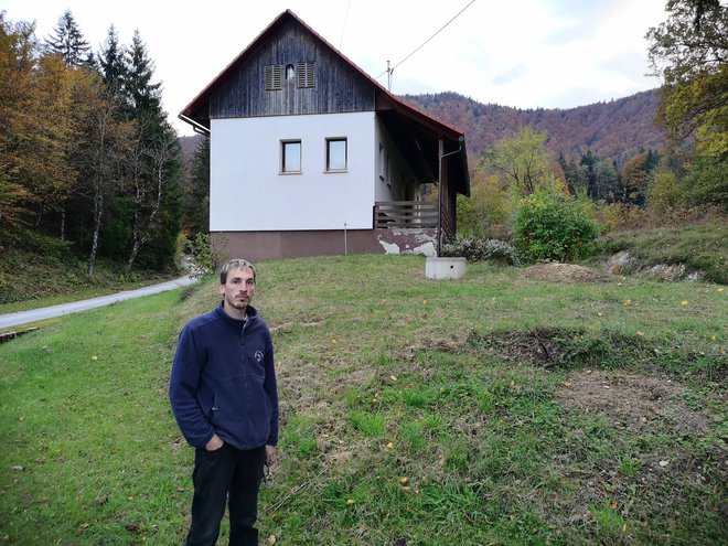 Kristian Della Schiavo: »Streho sem prekril, a hiša je potrebna temeljite prenove.« FOTO: Milan Glavonjić