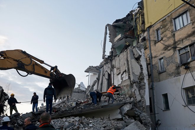 Močan potres je prizadel Albanijo. FOTO: Florion Goga, Reuters