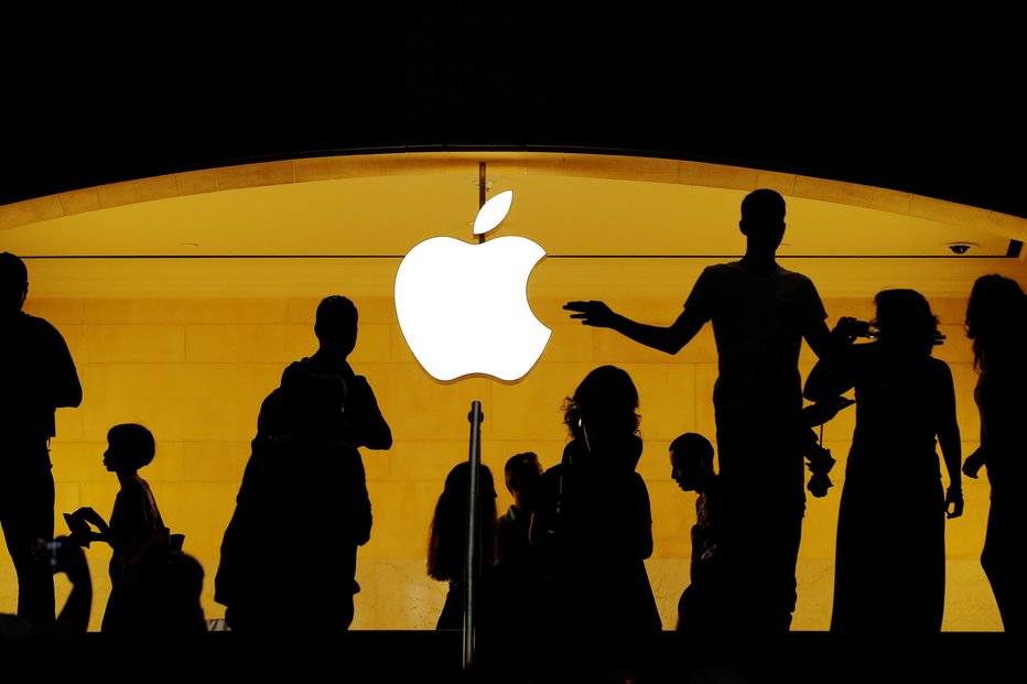 Fotografija: Apple mora plačati dobrih 400.000 evrov, ker je kršil ameriško prepoved s tem, ko je več kot dve leti sodeloval s podjetjem na črni listi. FOTO: Reuters