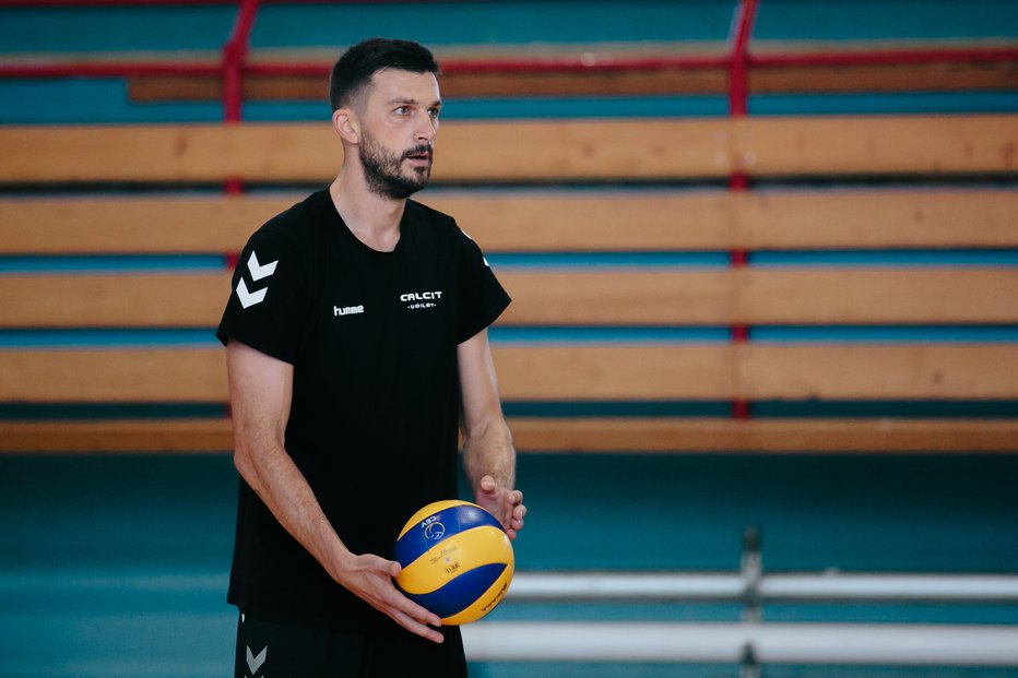 Fotografija: Mitja Gasparini po dolgih letih v tujini zdaj nosi dres Calcit Volleyja. FOTO: Klemen Brumec/OK Calcit Volley