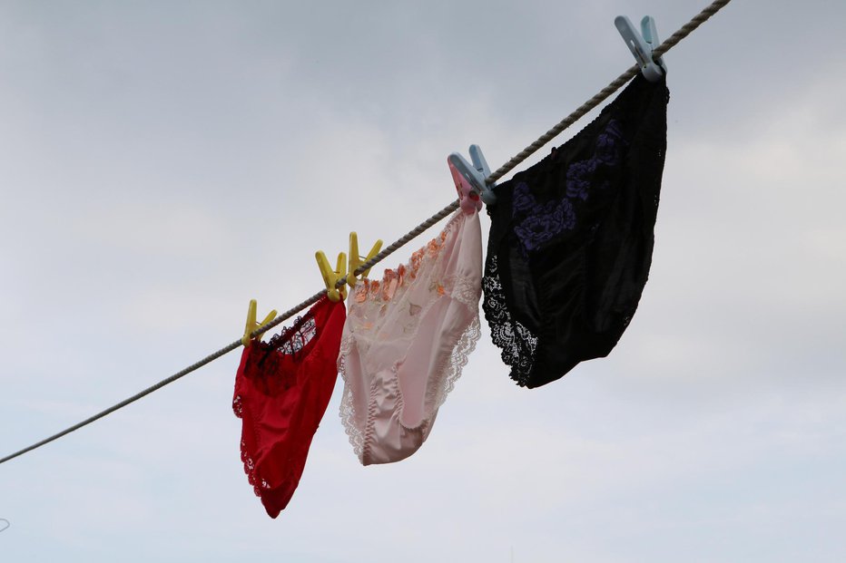 Fotografija: Le dovolj visoke temperature med pranjem zagotavljajo brezhibno čistočo spodnjega perila. FOTO: Thinkstock