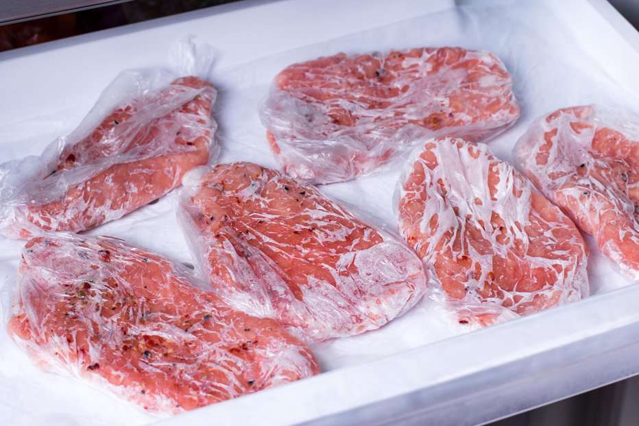 Fotografija: Tudi zamrznjeno meso ima rok uporabnosti. FOTO: Thinkstock