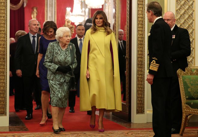 Britanska kraljica Elizabetha je pozdravila Melanio Trump. FOTO: Reuters