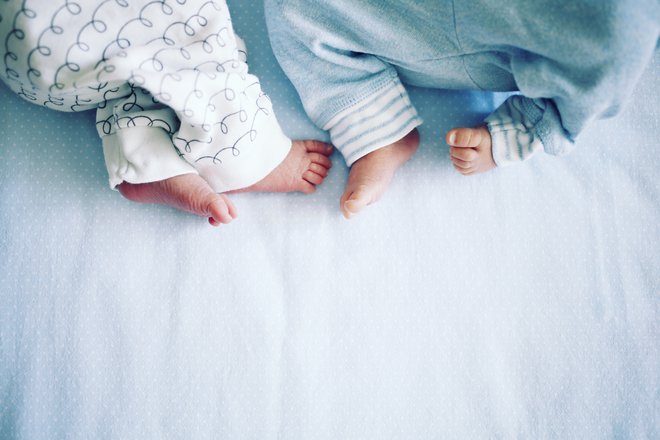 Očetje dvojčkov bodo imeli več dopusta. FOTO: Shutterstock