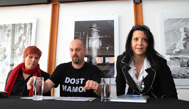 Jerneja (na fotografiji levo) in Matic Munc ter Natalija Markač FOTO: JOžE SUHADOLNIK