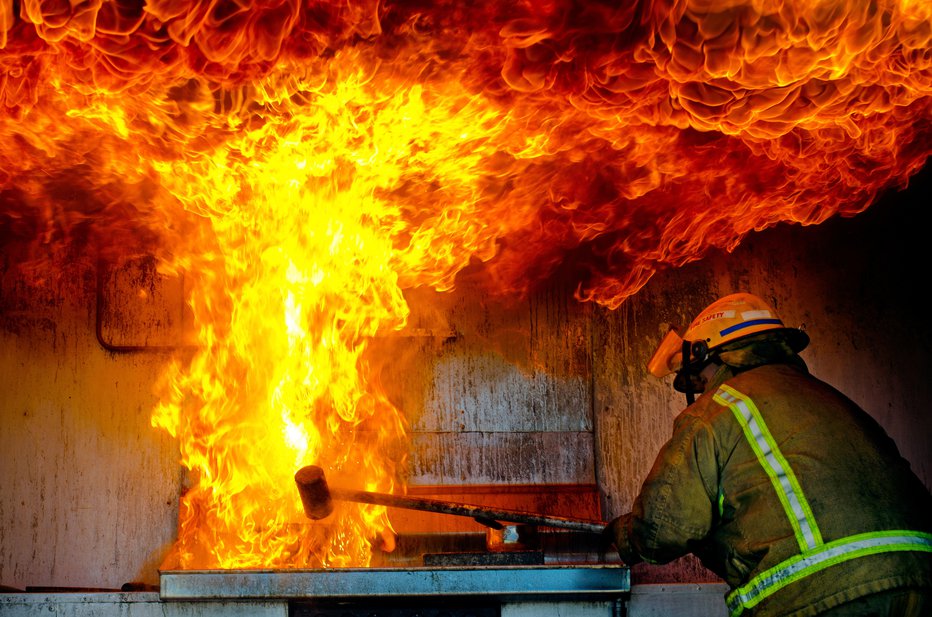 Fotografija: Oče je v požaru umrl (simbolična fotografija). FOTO: Shutterstock