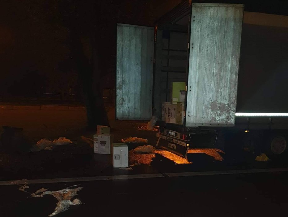 Fotografija: To so posledice nočnega pohoda kradljivcev. FOTO: BH Truck, Facebook