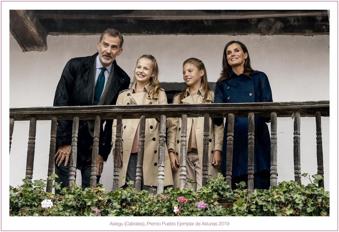 Španska kraljeva družina je oboževalcem že zaželela vesele praznike s tole fotografijo. FOTO: Guliver/getty Images