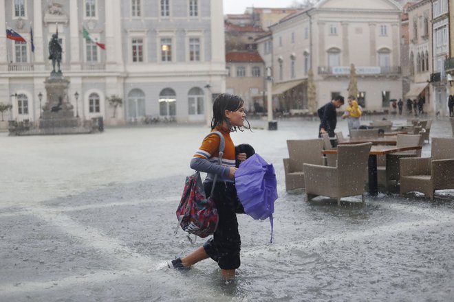 Piran je poplavilo tudi novembra. FOTO: Leon Vidic, Delo