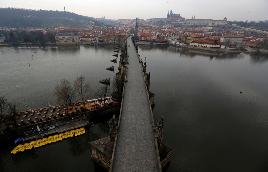 Fotografija: Praga bo spet samevala. FOTO: David W. Cerny. Reuters