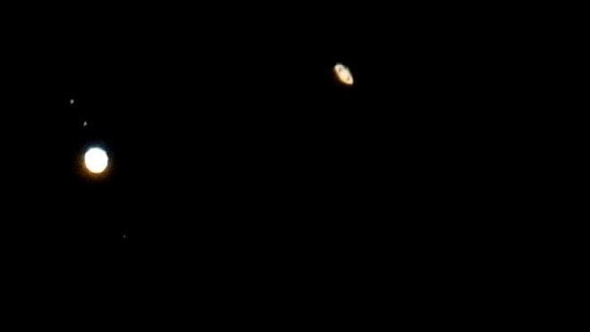 Jupiter in Saturn blizu kot že dolgo ne. FOTO: Borja Suarez, Reuters