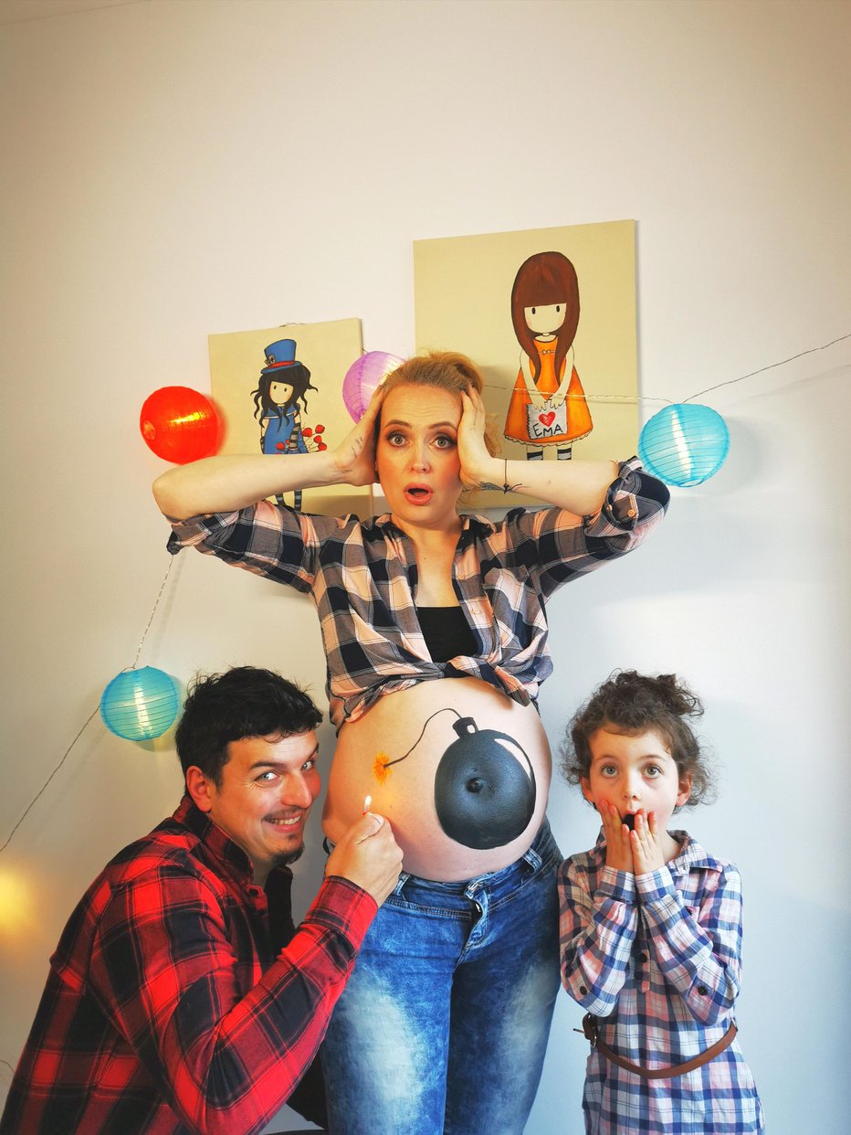Fotografija: Aleksandra Križan, Tomaž Jernejšek in njuna prvorojenka Ema se bodo februarja razveselili še ene punčke.