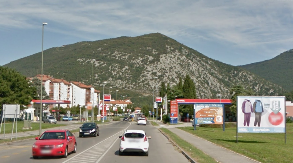 Fotografija: Dogodek na črpalki na Vojkovi je pretresel Novogoričane. FOTO: Google Street View