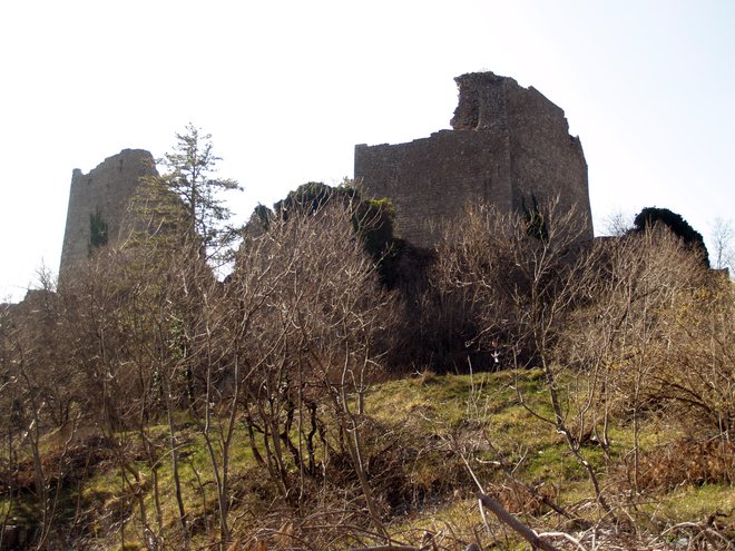 Razvaline Vipavskega gradu