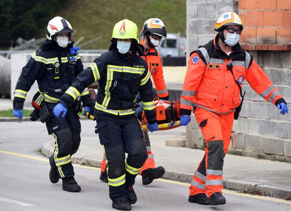 Fotografija: Poklicne gasilske enote imajo v 13 slovenskih mestih. FOTO: Arhiv ZGPS