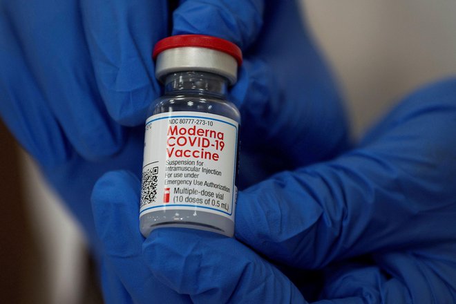 EMA je priporočila izdajo dovoljenja za uporabo cepiva ameriške Moderne. FOTO: Eduardo Munoz/Reuters