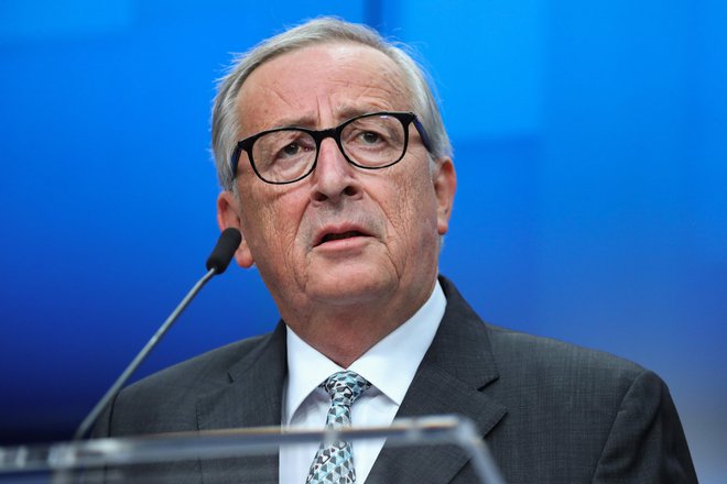 Predsednik evropske komisije Jean-Claude Juncker se je od zadnjega vrha EU, na katerem je sodeloval, poslovil čustveno, tudi s solzami v očeh. FOTO: Aris Oikonomou/AFP